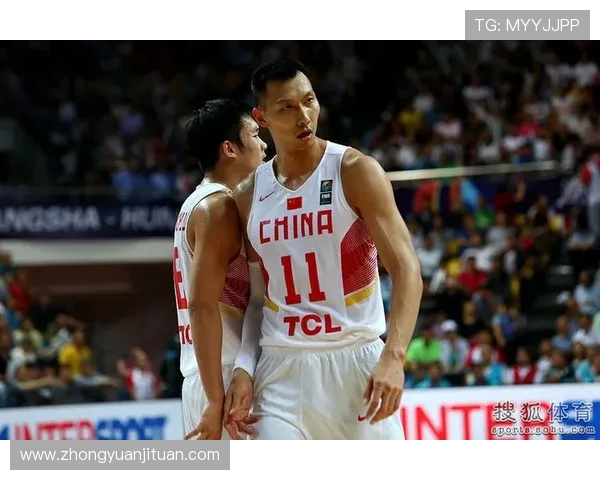 伊朗男篮对阵红队激战正酣双方争夺亚洲篮球赛荣誉与荣耀